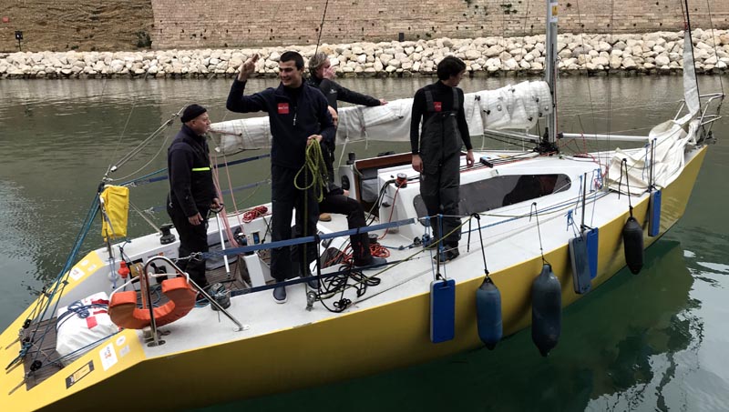 Le voilier d'Olivier Brisse au départ de Marseille.