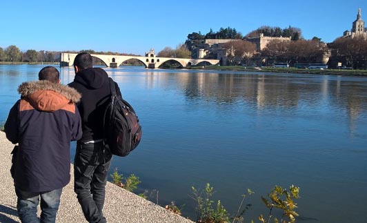 David M, à gauche, le long du Rhône près d'Avignon