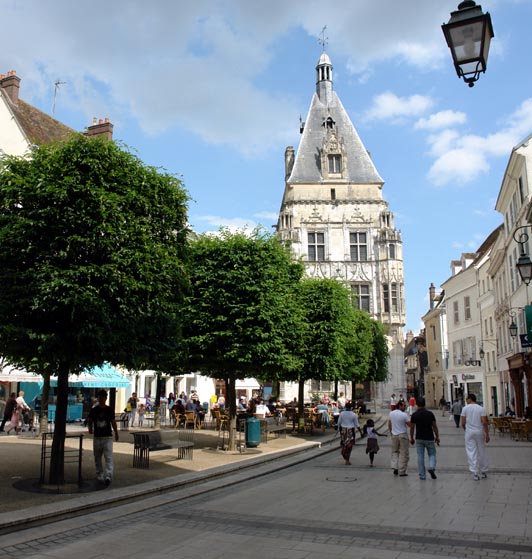 Dreux, Grande-Rue et beffroi. © Agglo du Pays de Dreux.