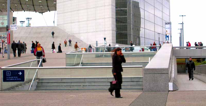 Paris La Défense, Grande Arche, accès handi.