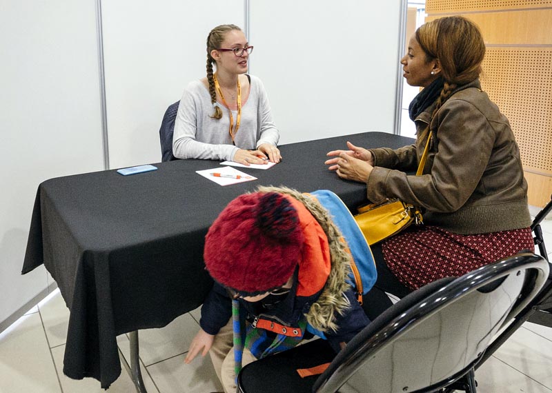 consultation Handi-sitting. © Département de la Seine-Maritime.