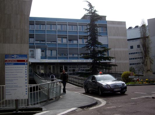 entrée de l'hôpital des Quinze-Vingts à Paris.