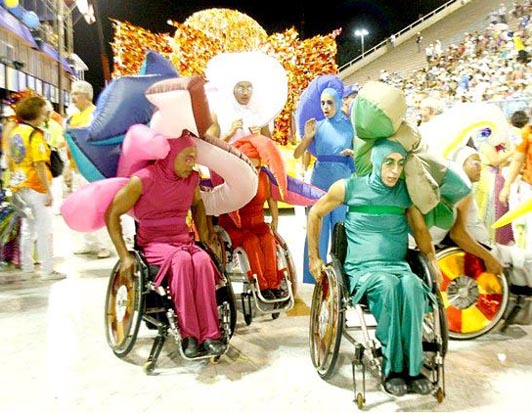 groupe de danseurs handicapés lors du carnaval