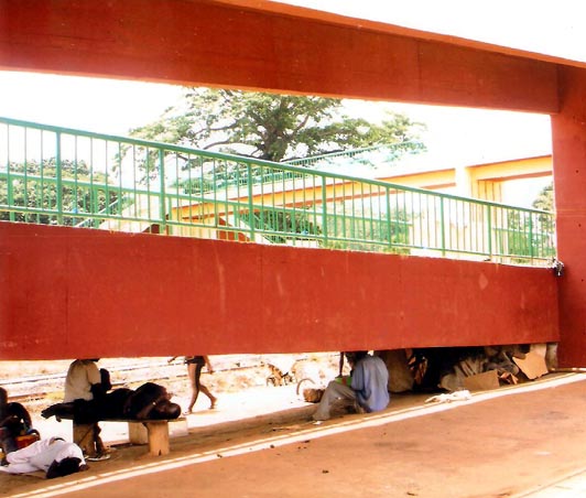 la passerelle de Donaka à Conakry, Guinée.