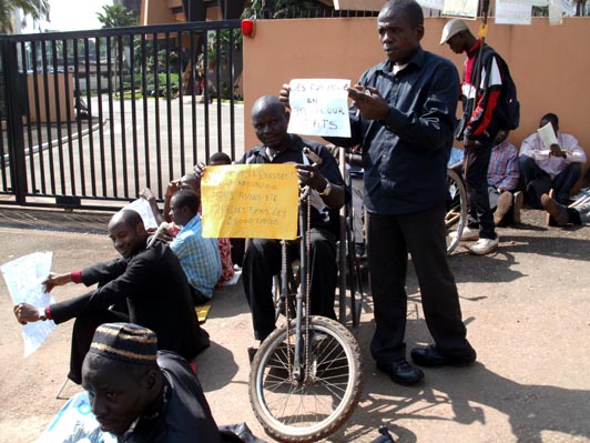 Manifestants handicapés camerounais.