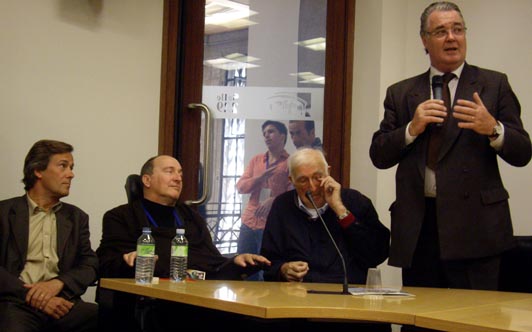 Image : de gauche à droite, Laurent de Cherisey, Philippe Pozzo di Borgo, Jean Vanier et Jean-Paul Delevoye.