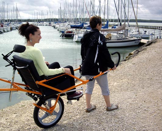 Joëlette au lac de Madine, dans la Meuse.