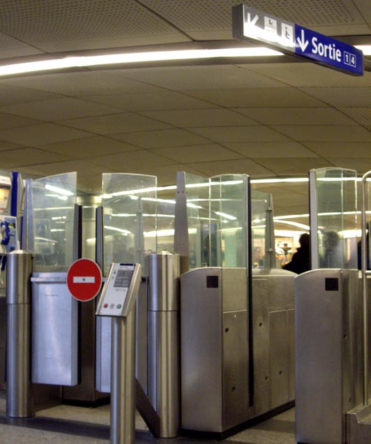 Métro parisien, ligne 14, accès PMR condamné station Saint-Lazare