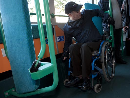 Autobus à deux emplacements fauteuil roulant © B. Mazodier - GIE Objectif Transport Public.