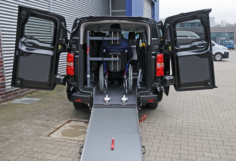 Aménagement fauteuil roulant d'un minivan par AMF Bruns