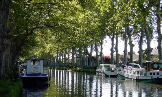 bateaux amarrés le long du Canal du Midi. © François Nagot