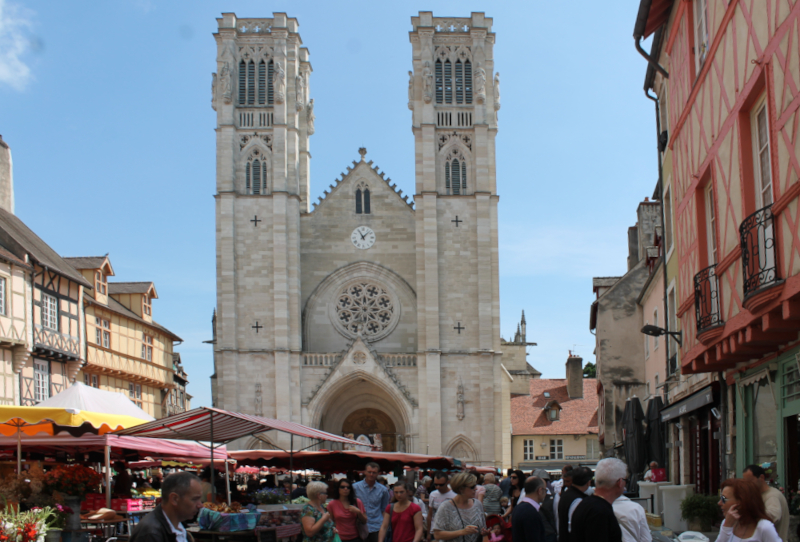 Chalon-sur-Saône, place Saint-Pierre ©Yanous.com