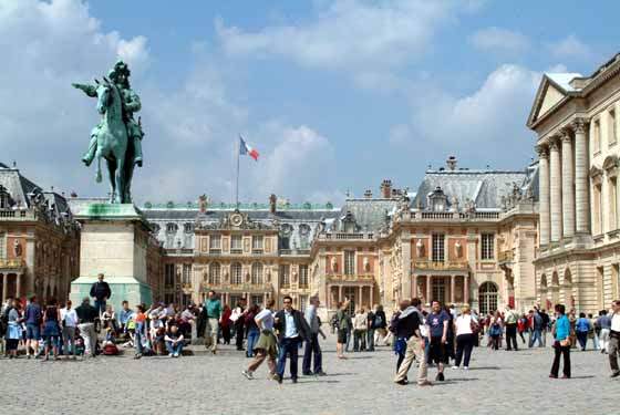 Cour d'Honneur du château de Versailles. © Christian Milet