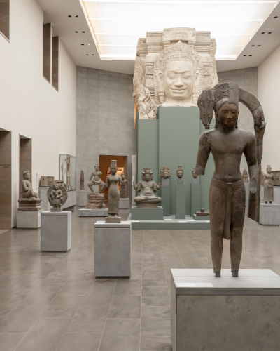Cour khmere ©Musée national des arts asiatiques – Guimet, Paris - photo Vincent Leroux
