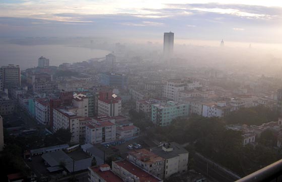 La Havane dans la brume, vue depuis l'hôtel Habana Libre