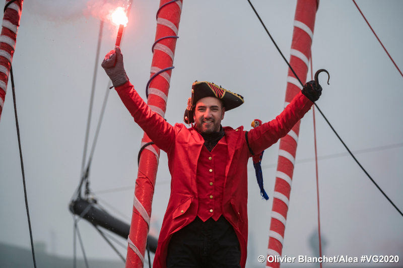 Damien Seguin à l'arrivée, en tenue de capitaine Crochet ©Olivier Blanchet-Alea