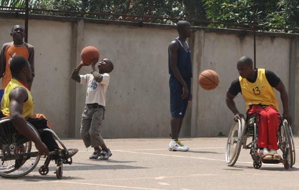 Douala, entrainement de handibasket.