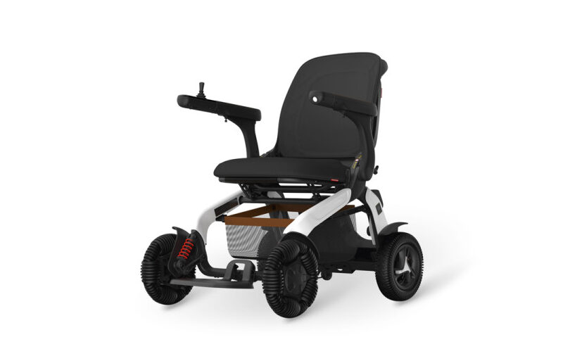 Un fauteuil roulant électrique aux roues avant innovantes