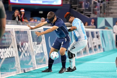 Gaël Rivière lors d'un match de cécifoot de l'équipe de France contre l'Argentine