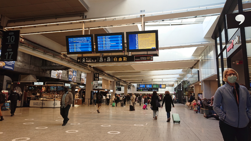 Hall transversal de la gare Montparnasse ©Yanous.com