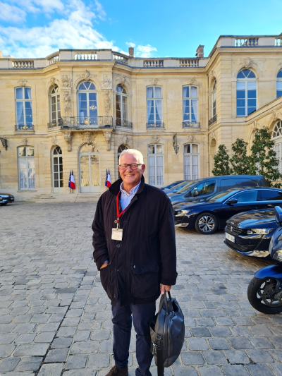 Hervé Allart de Hees, président de la FFA, dans la cour de l'Hôtel Matignon