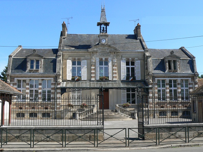 Hôtel de ville de Les Sièges (Yonne) en 2010 ©Riton93