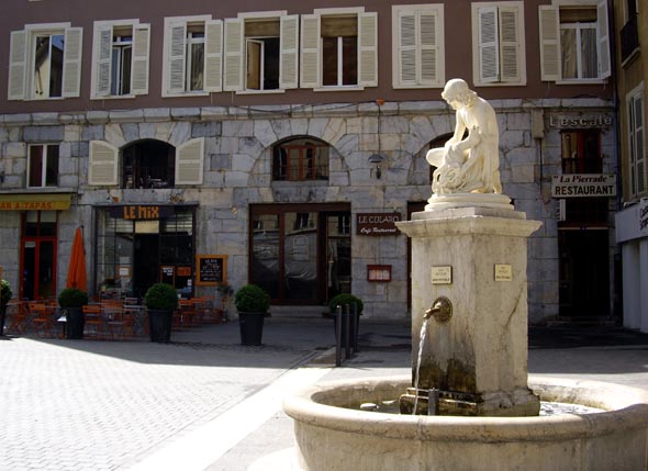 Place de Gordes à Grenoble.