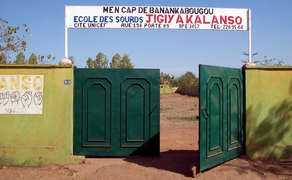 Entrée de l'école des Sourds Jigiya Kalanso