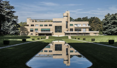 La Villa Cavrois se reflète dans son bassin ©Alliage François Nagot