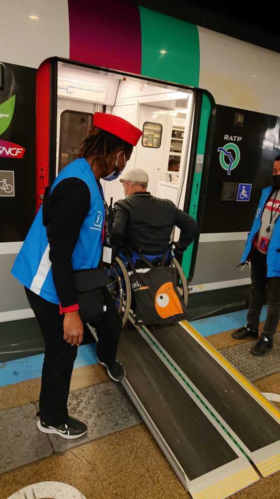 L'accès au RER B n'est possible qu'avec l'aide d'agents RATP