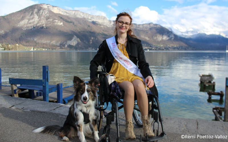 Lisa Bourbon et Saskie devant le lac d'Annecy ©Rémi Poettoz-Valloz