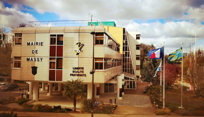 Mairie de Massy avec le drapeau Sourd