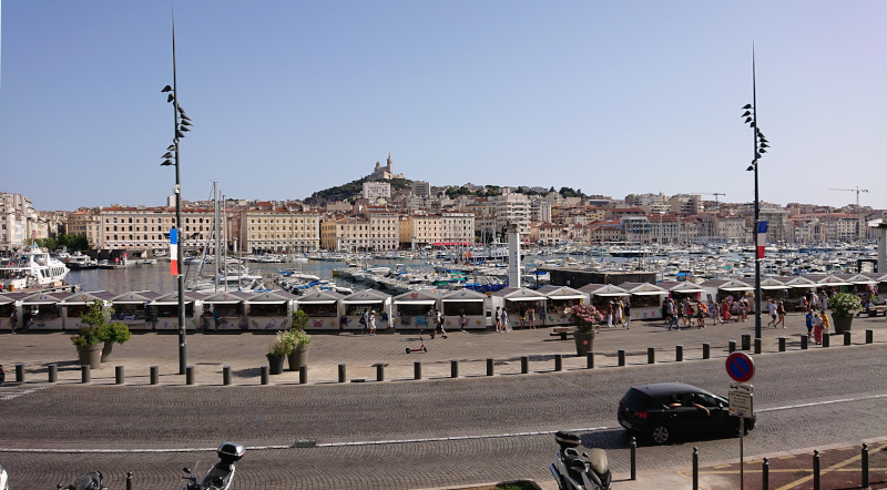 Marseille Vieux-Port & Notre-Dame de la Garde depuis la Résidence ©Yanous.com