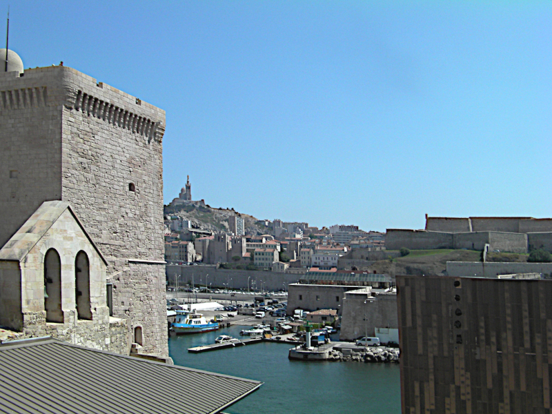 Notre-Dame de la Garde depuis le fort Saint-Jean de Marseille