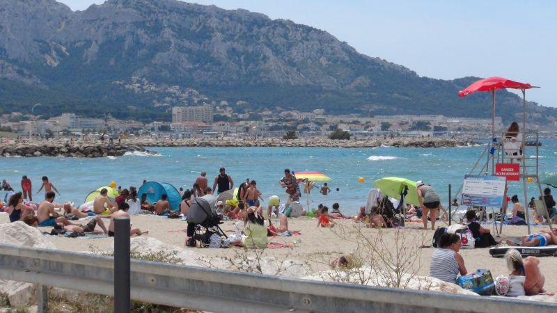 Marseille, plage du Prado et massif de Marseilleveyre