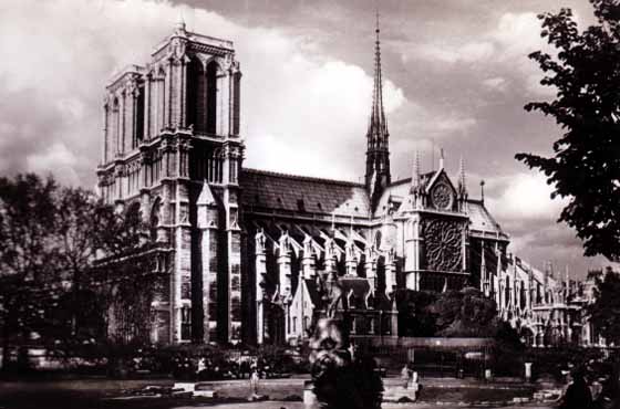 la cathédrale Notre-Dame dans les années 1930