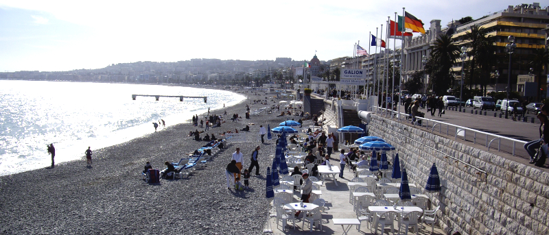 Nice promenade des Anglais et plage du Galion ©Yanous.com