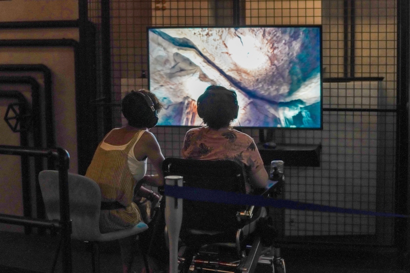 L'immersion vidéo proposée comme alternative aux visiteurs handicapés ne pouvant s'asseoir dans un wagonnet