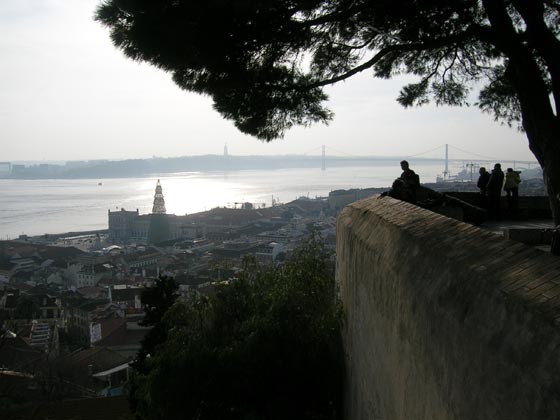 Panorama sur le Tage depuis le château Saint-Georges à Lisbonne.