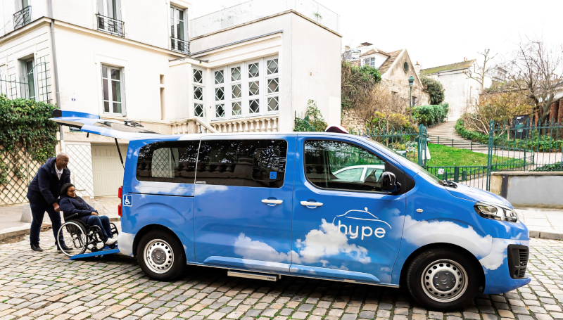 Un taxi électrique adapté - Yanous ! Le magazine francophone du handicap