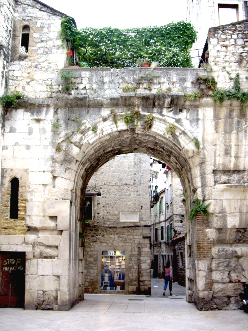Porte nord du palais de Dioclétien à Split  ©Yanous.com