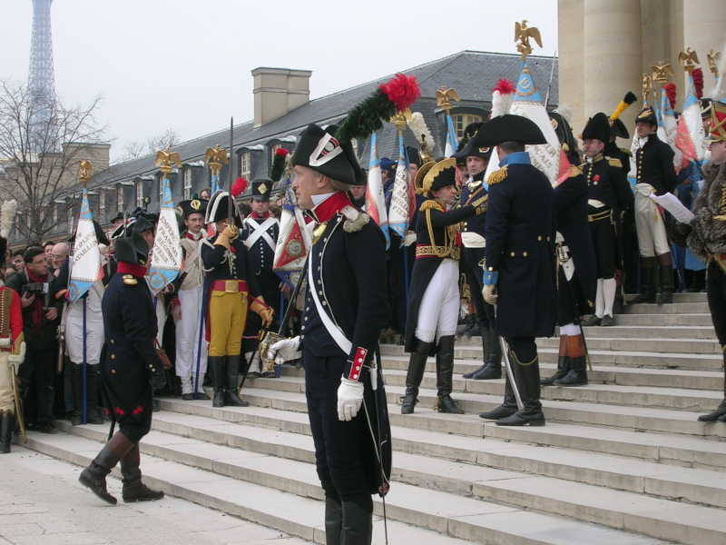 Reconstitution le 5 décembre 2004 de la cérémonie impériale de remise des Aigles sur les marches conduisant au dôme des Invalides ©Yanous.com