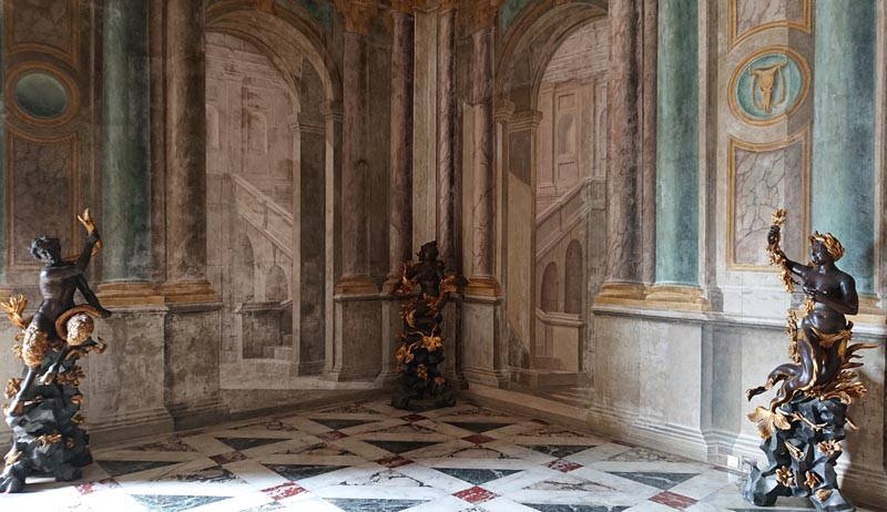 Fresques et bronzes du palais Rosso