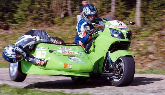 Sonia Troussard en side-car et son équipier lors du championnat de France des rallyes 2002