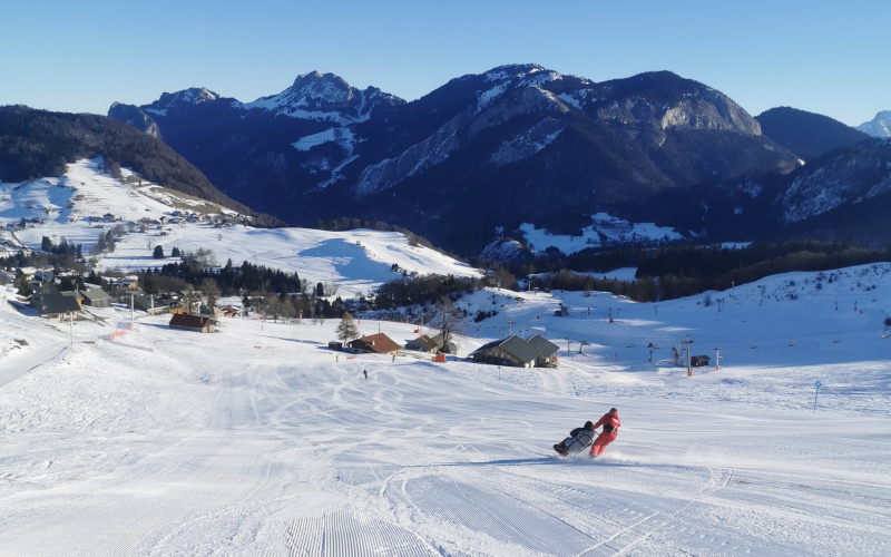 Sur les pistes de Bellevaux en tandem ski