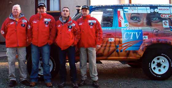 Michel Point et son 'team', Gérard Flého (pilote-mécanicien), Pierrick Jolly (navigateur), Nicolas Richard (Pilote)