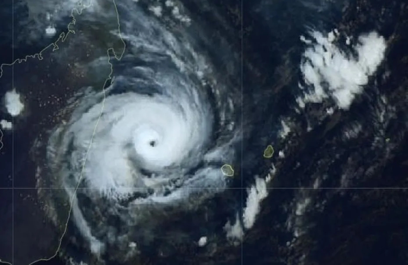 Un cyclone au dessus de La Réunion