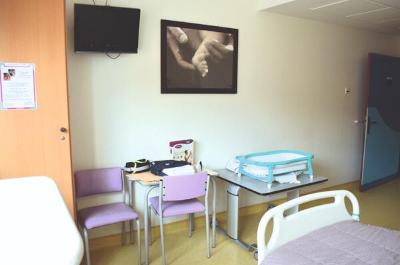 Une chambre adaptée de la maternité Saint-Vincent-de-Paul