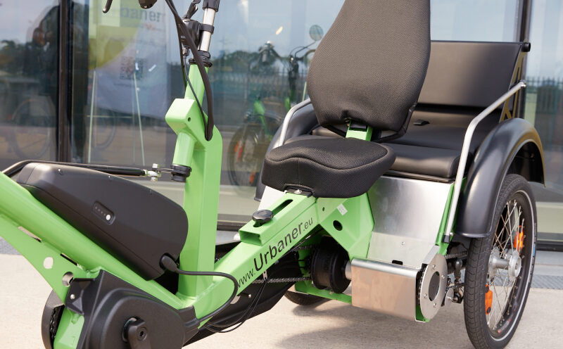 Un tricycle motorisé biplace