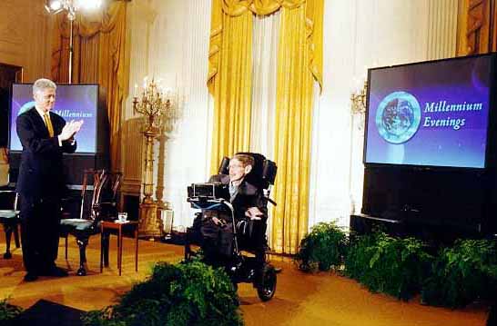 Stephen William Hawking reçu par William Jefferson Clinton à la Maison Blanche.